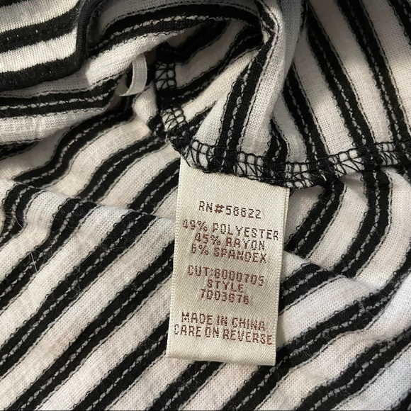 Max Studio MSSP Black and White Stripes Knit Elastic Top Off the Shoulder Top. M - Picture 9 of 10